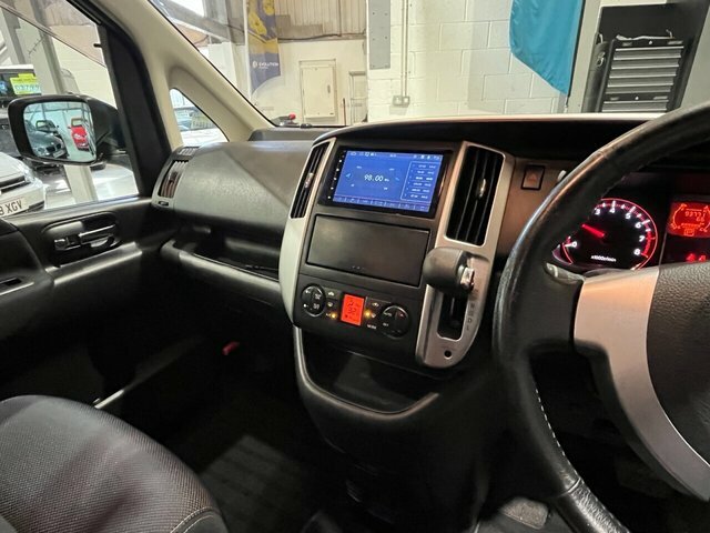Nissan Serena Estate White #17