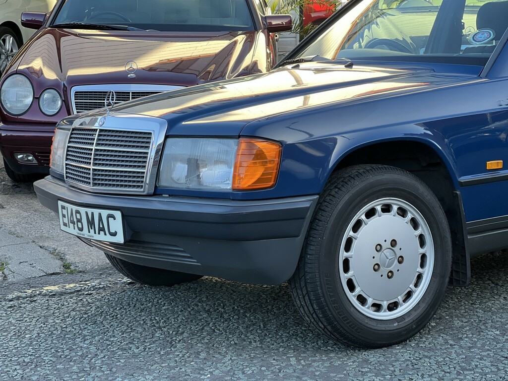 Mercedes-Benz 190 D Auto Red #4
