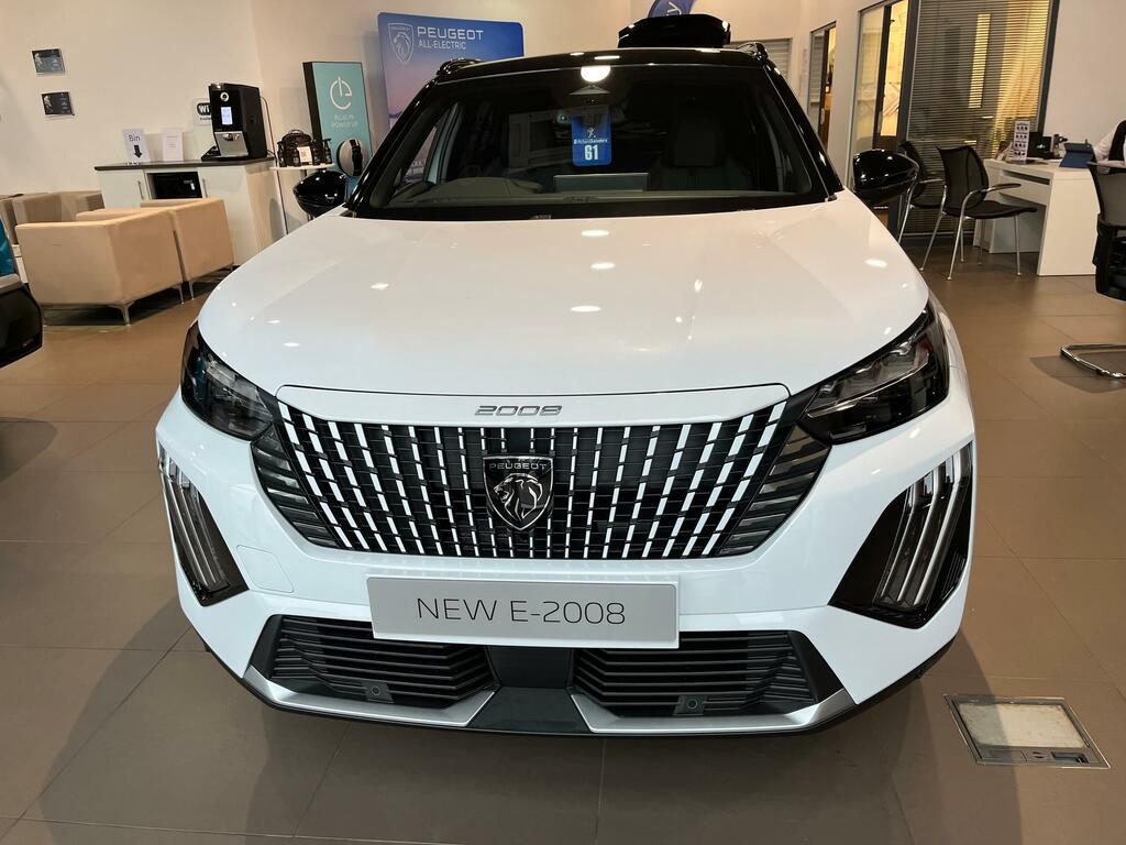 Peugeot e-2008 Gt 54Kwh 156 White #4