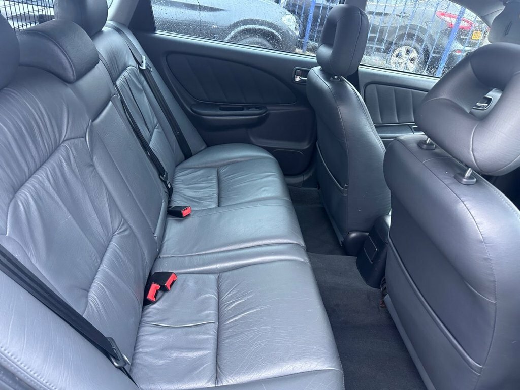 Toyota Avensis 1.8 Gs Hatchback Silver #11