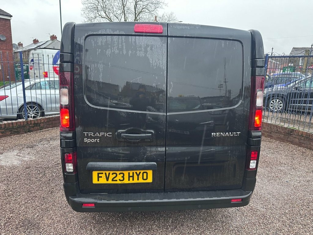 Renault Trafic 2L Sport FV23HYO Black #6
