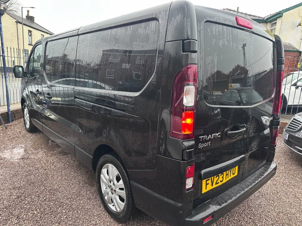 Renault Trafic 2L Sport FV23HYO Black #2