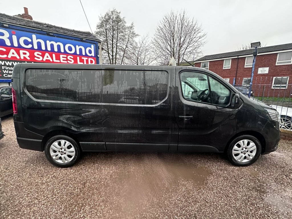Renault Trafic 2L Sport FV23HYO Black #4