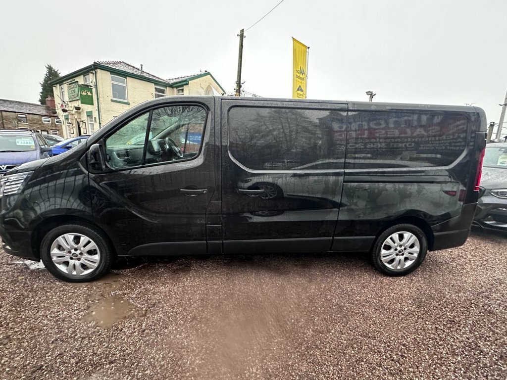 Renault Trafic 2L Sport FV23HYO Black #5