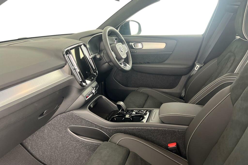 Volvo XC40 Plus, B3 Mild Hybrid, Dark YS75WDV Grey #3