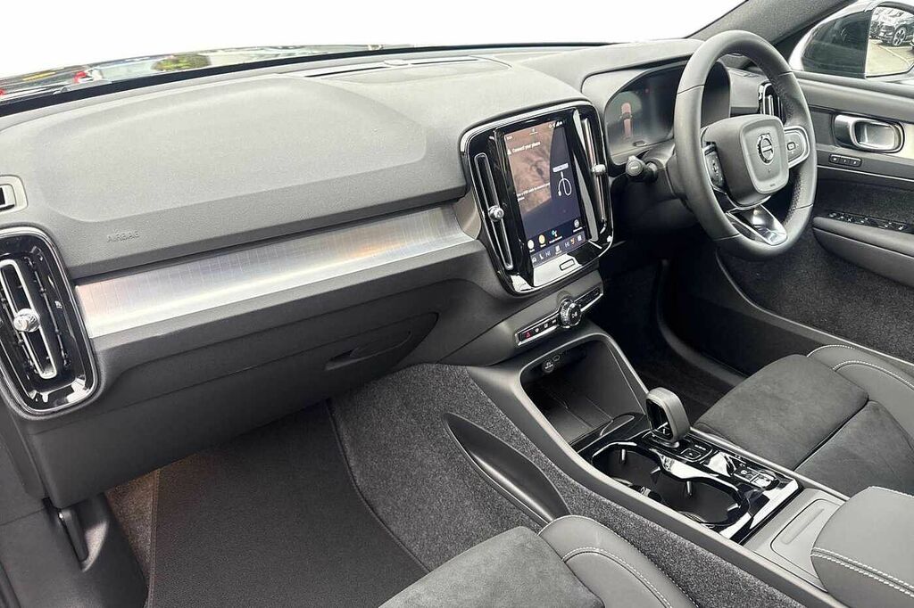 Volvo XC40 Black Edition Plus, B3 Mild Hybrid, YY75BHD Black #3