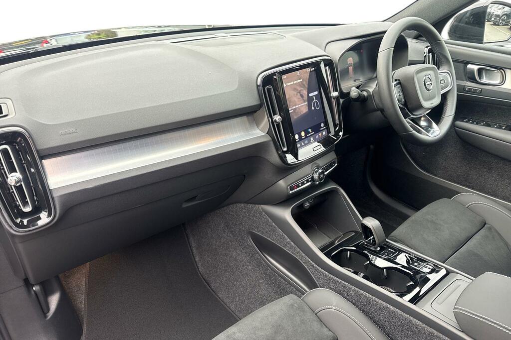 Volvo XC40 Black Edition Plus, B3 Mild Hybrid, YY75BHD Black #4