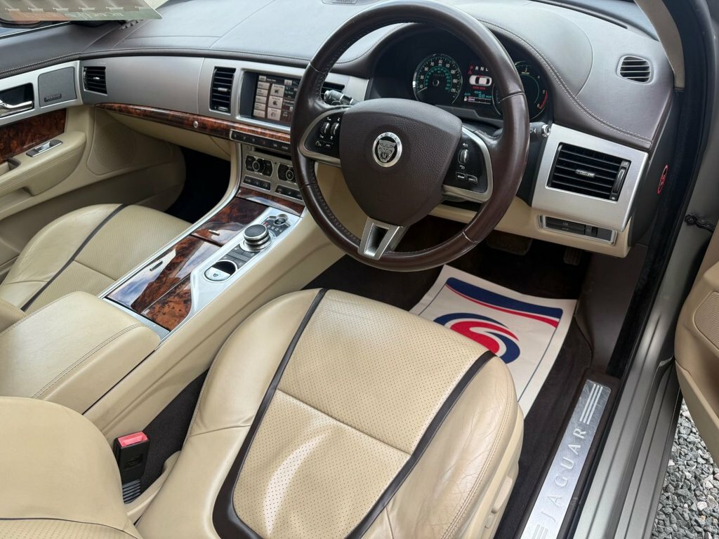 Jaguar XF Saloon Beige