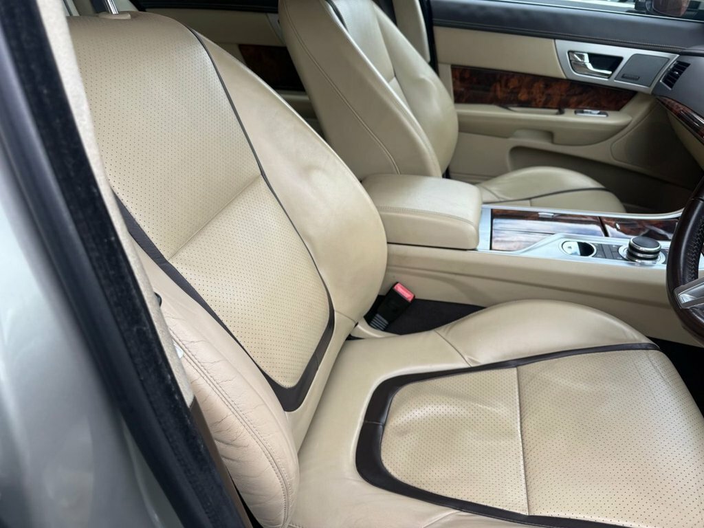 Jaguar XF Saloon MX13PCY Beige #3