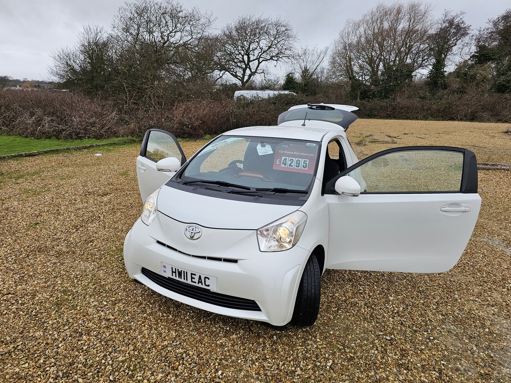 Toyota IQ 1.0 Vvt-i 2 Multidrive Red #1