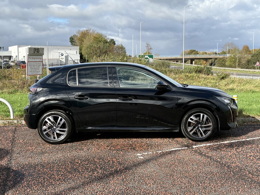 Peugeot 208 2023 Peugeot 208 1.5 Bhdi 100 Allure Premium Plus Black #4