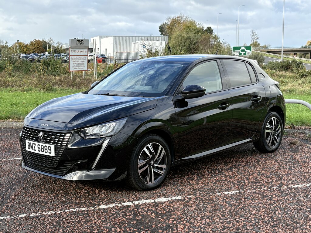 Peugeot 208 2023 Peugeot 208 1.5 Bhdi 100 Allure Premium Plus Black #2
