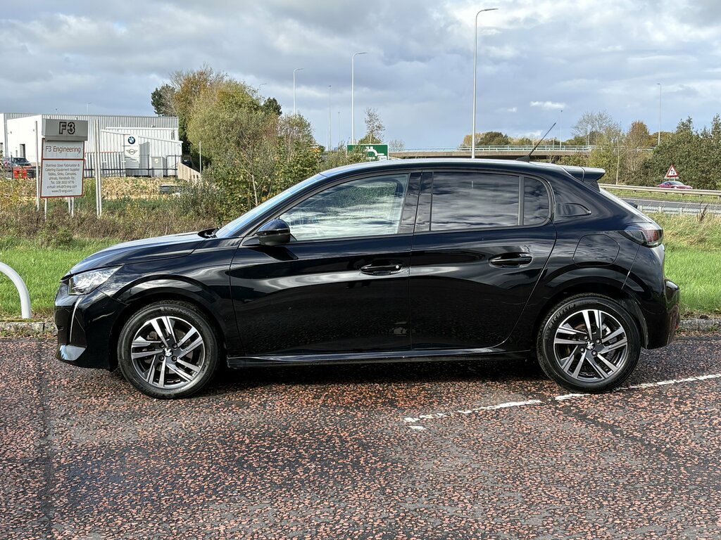 Peugeot 208 2023 Peugeot 208 1.5 Bhdi 100 Allure Premium Plus Black #3