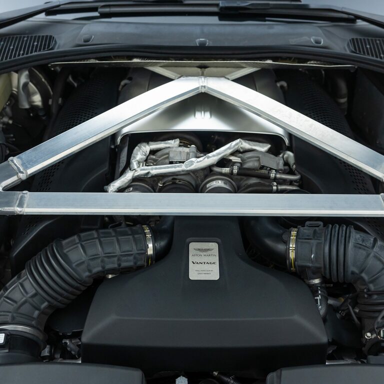 Aston Martin V8 Zf 8 Speed Silver #30