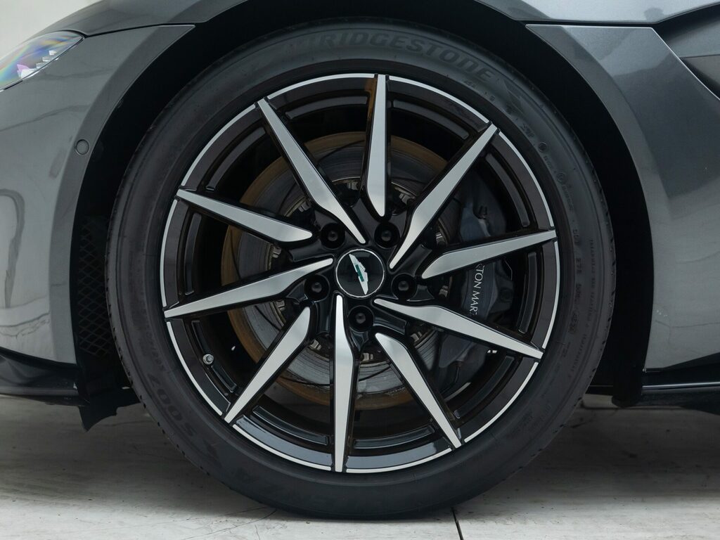 Aston Martin V8 Zf 8 Speed Silver #23