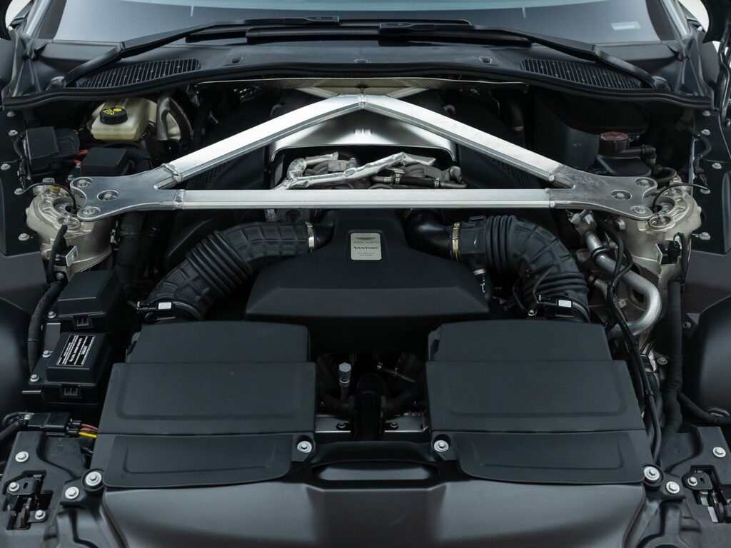 Aston Martin V8 Zf 8 Speed Silver #29