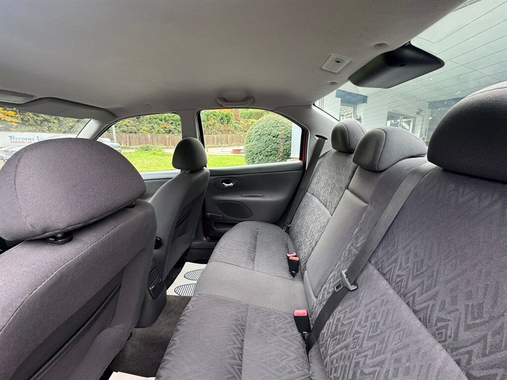 Ford Mondeo 1.8 Td Ghia Estate Red #27