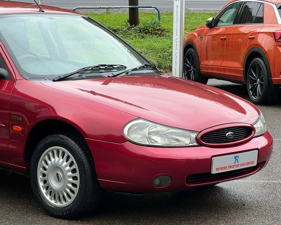 Ford Mondeo 1.8 Td Ghia Estate Red #2