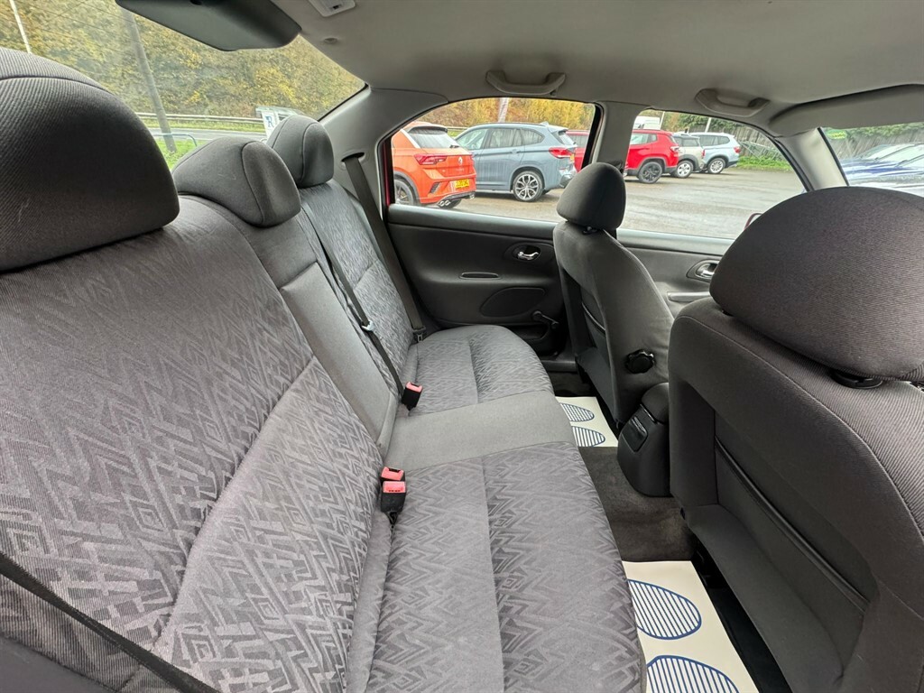 Ford Mondeo 1.8 Td Ghia Estate Red #25