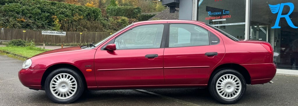 Ford Mondeo 1.8 Td Ghia Estate Red #9