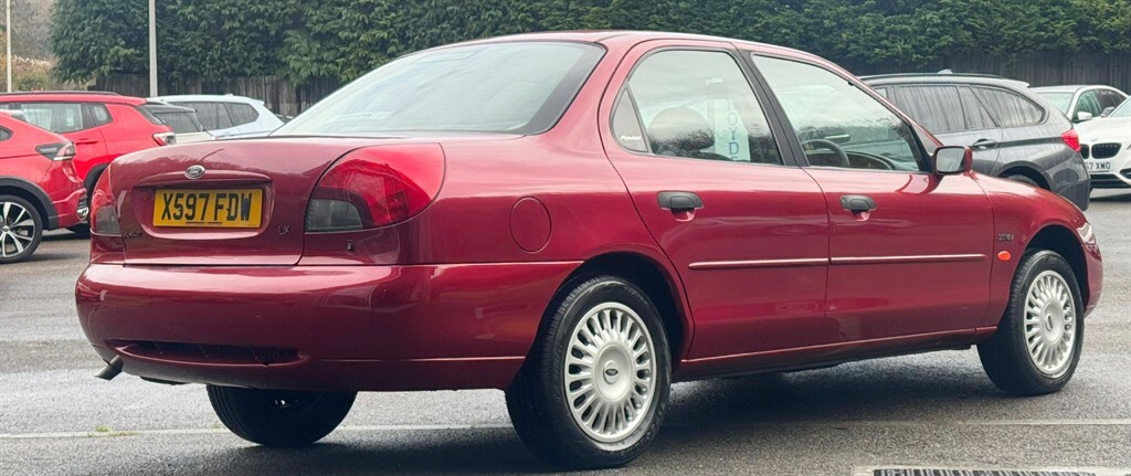 Ford Mondeo 1.8 Td Ghia Estate Red #14