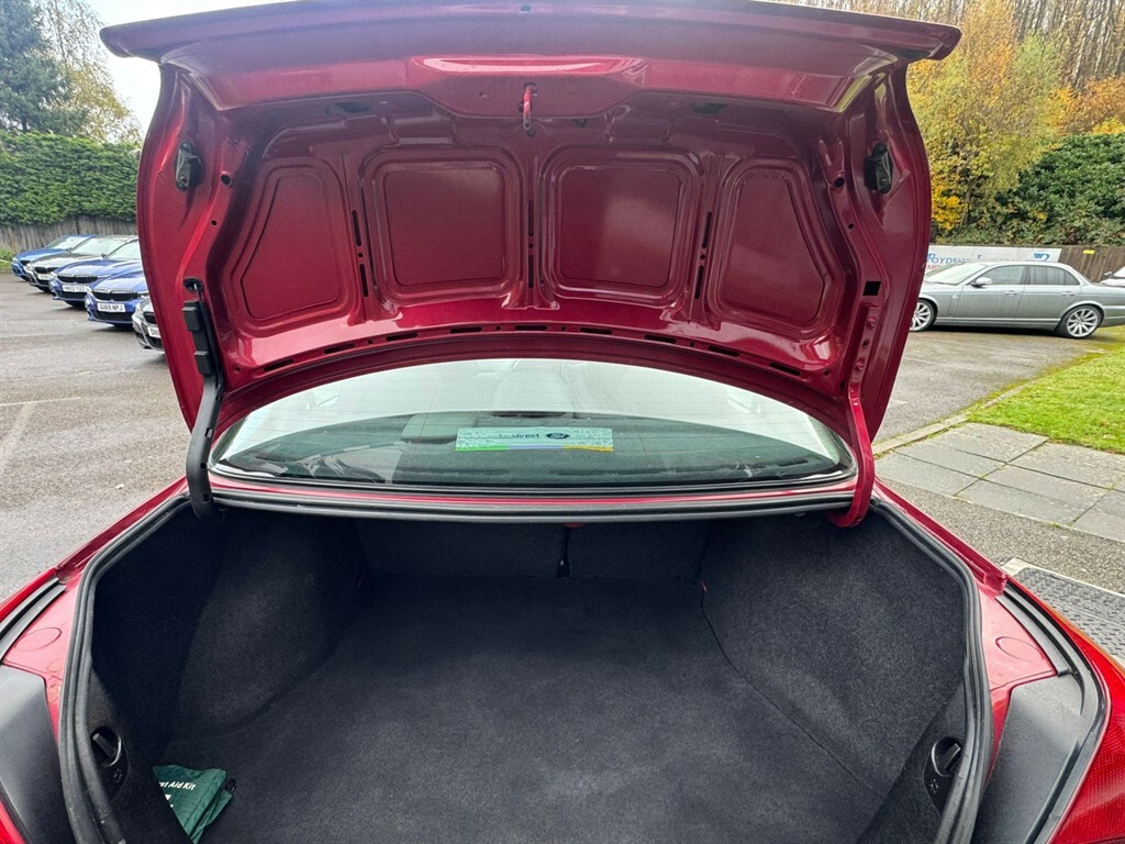 Ford Mondeo 1.8 Td Ghia Estate Red #12