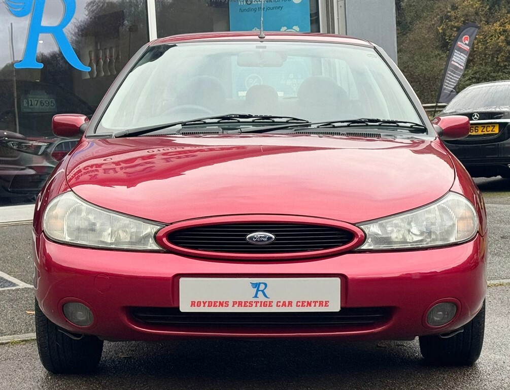 Ford Mondeo 1.8 Td Ghia Estate Red #4