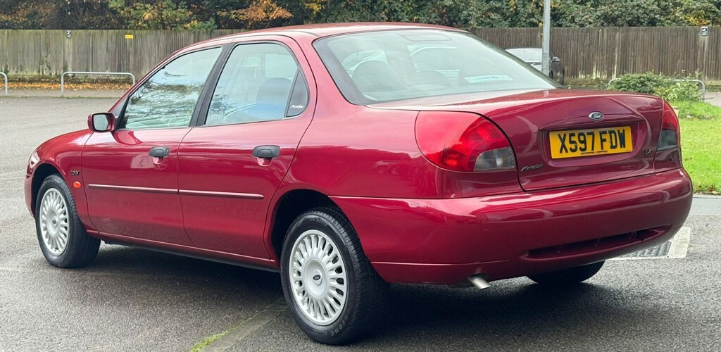 Ford Mondeo 1.8 Td Ghia Estate Red #10