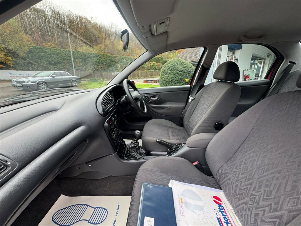 Ford Mondeo 1.8 Td Ghia Estate Red #24