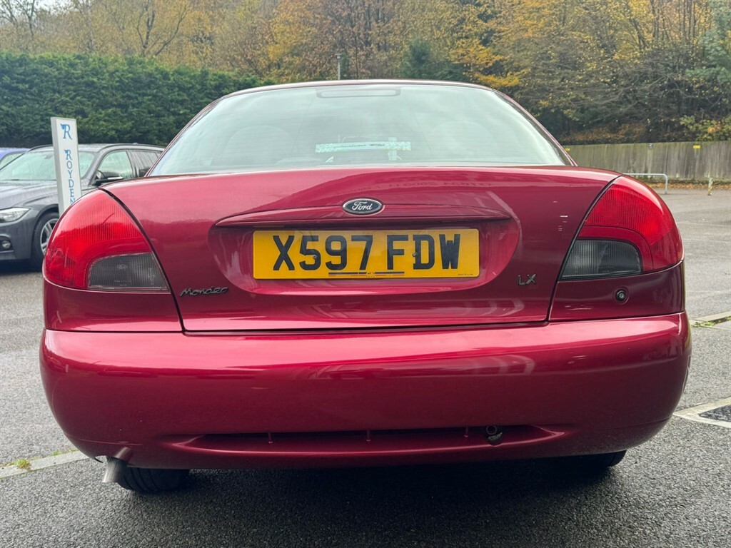 Ford Mondeo 1.8 Td Ghia Estate Red #11