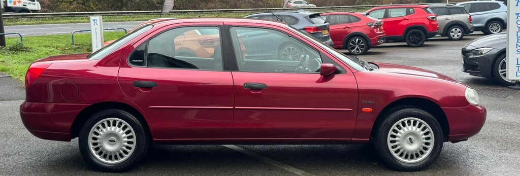 Ford Mondeo 1.8 Td Ghia Estate Red #8