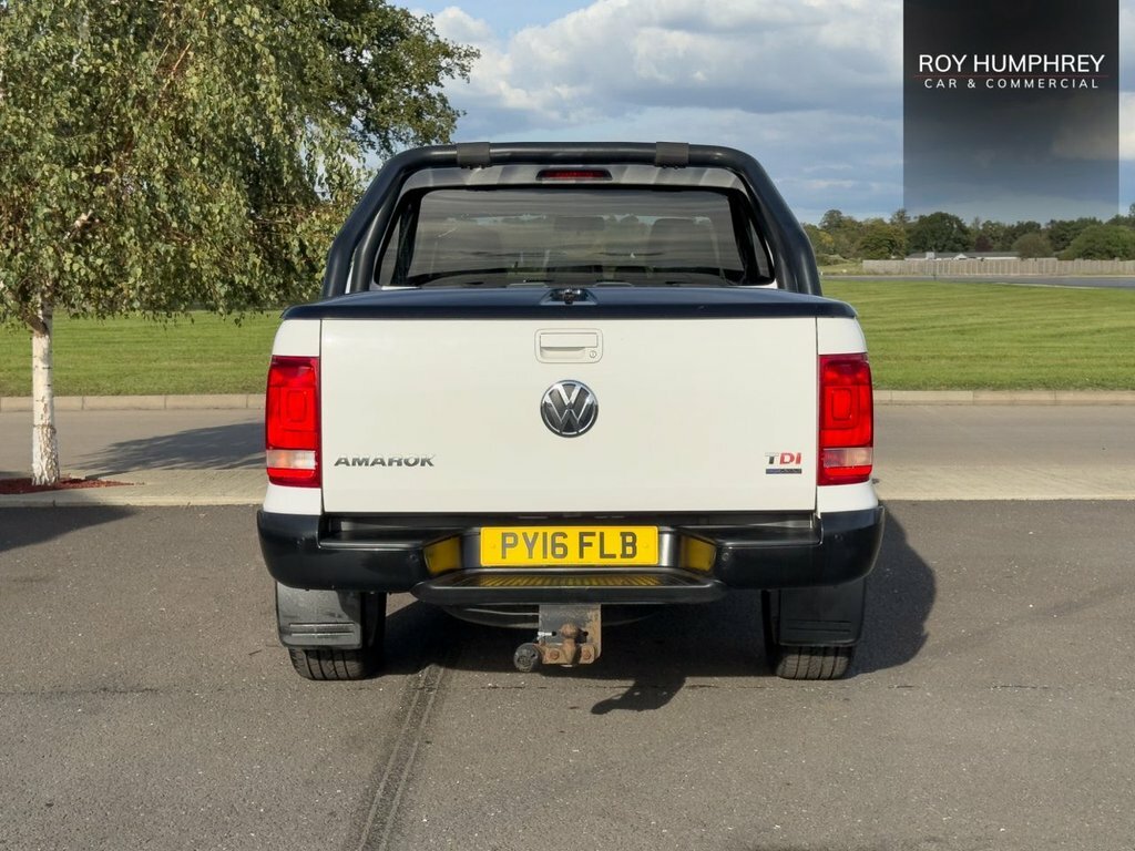 Volkswagen Amarok Pickup White #5