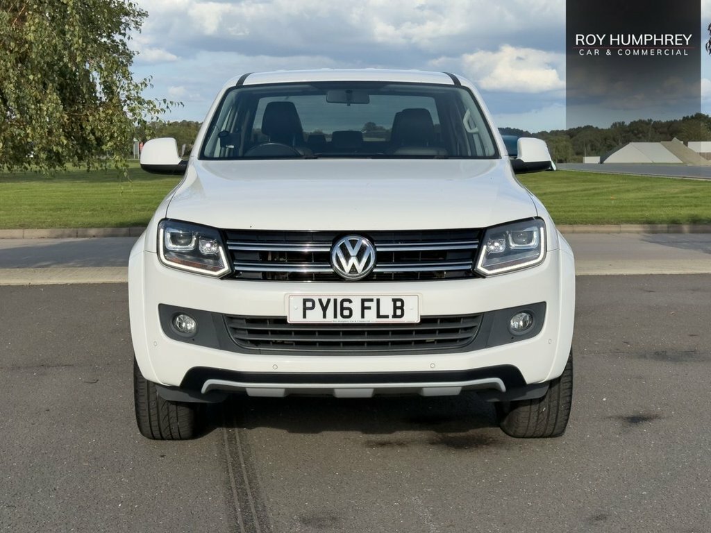 Volkswagen Amarok Pickup White #4
