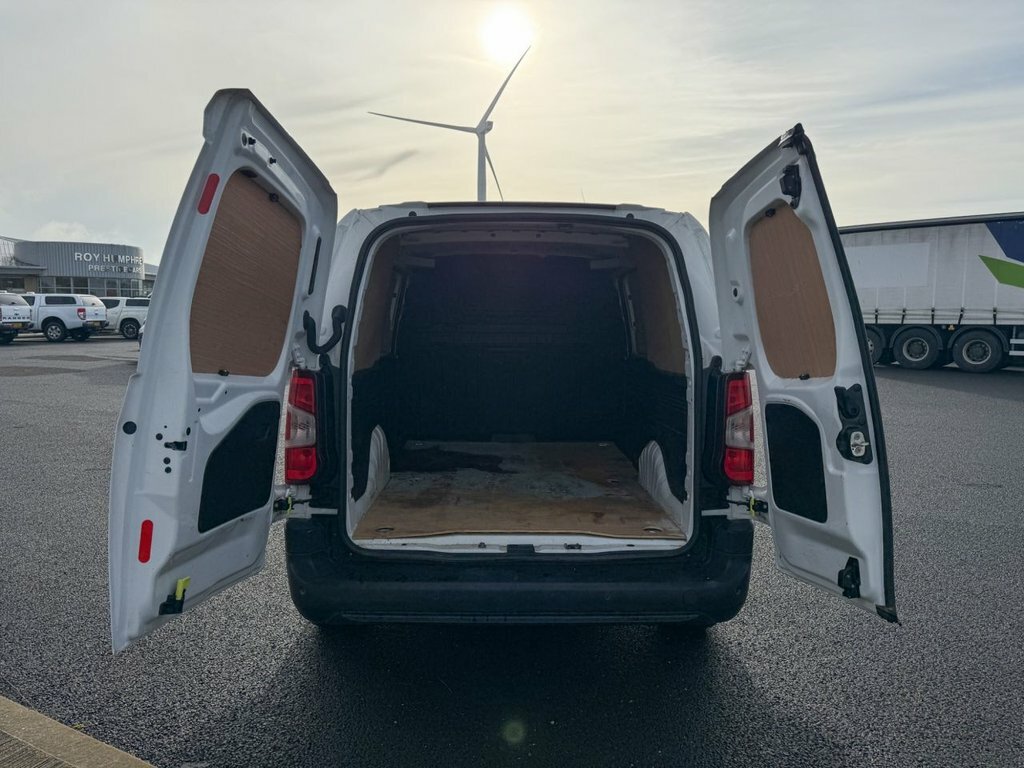 Vauxhall Combo 1.5L Dynamic DS21RWV White #4