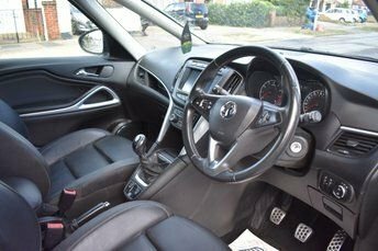 Vauxhall Zafira Tourer 1.4L Sri Nav AJ67GAO White #4