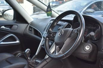 Vauxhall Zafira Tourer 1.4L Sri Nav AJ67GAO White #5