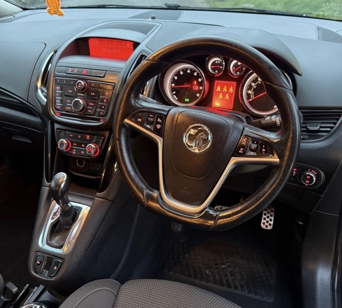 Vauxhall Zafira Sri Black #3