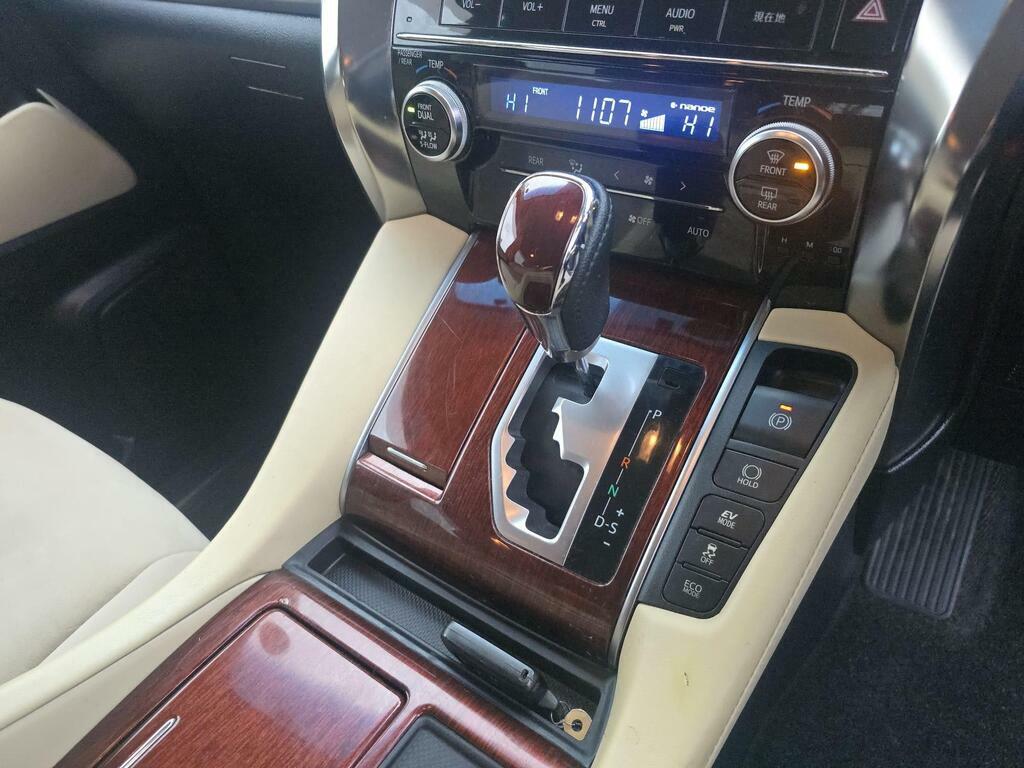 Toyota Alphard 2.5 White #3