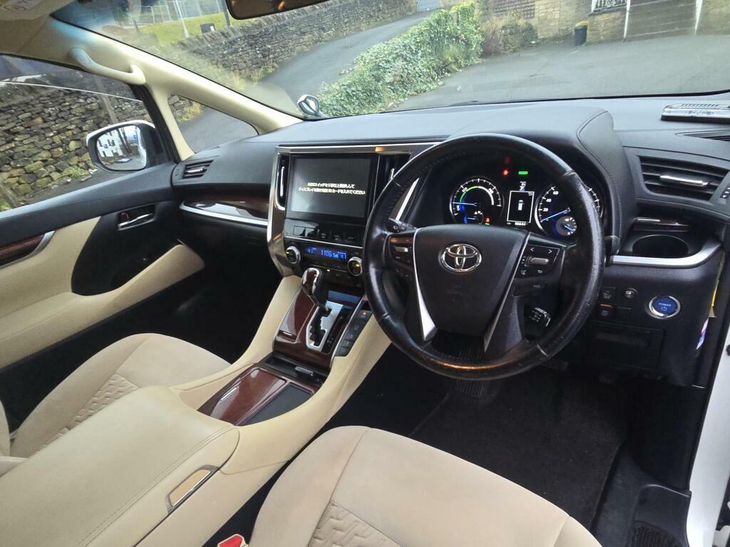 Toyota Alphard 2.5 White