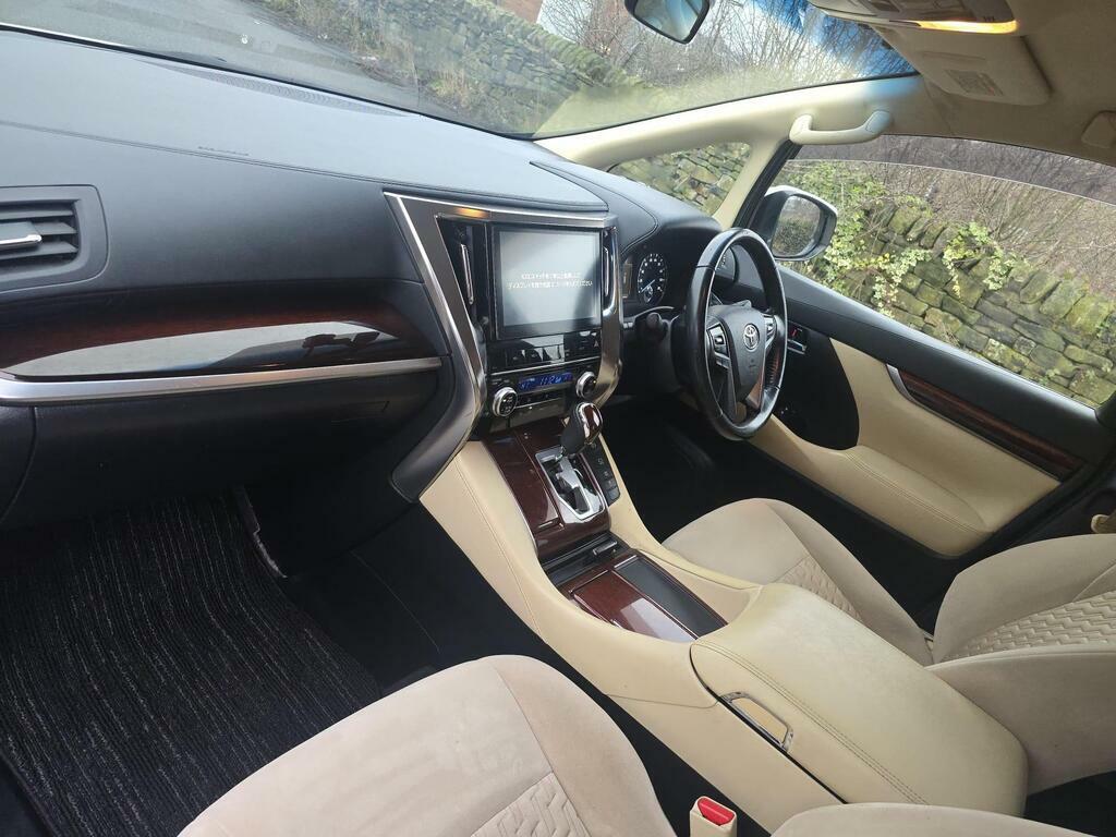 Toyota Alphard 2.5 White #2