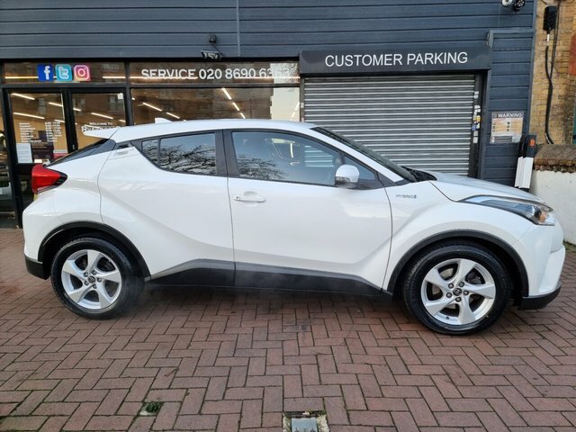 Toyota C-Hr 2019 1.8 Vvt-h Icon Suv Hybrid Cvt Euro YD69YFH White #3