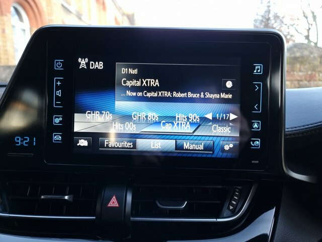 Toyota C-Hr 2019 1.8 Vvt-h Icon Suv Hybrid Cvt Euro YD69YFH White #4