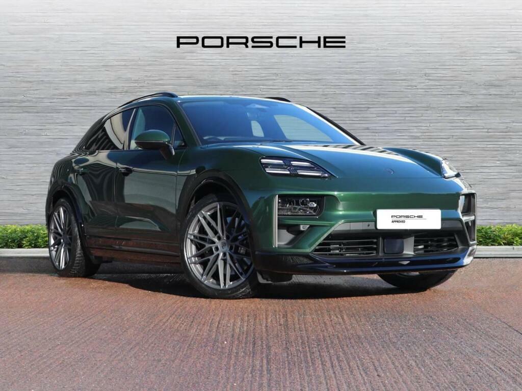 Porsche Macan Turbo Green