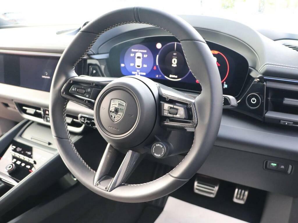 Porsche Macan Turbo Green #4