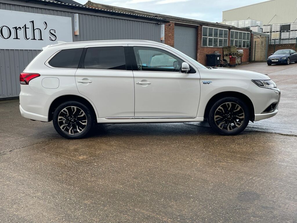 Mitsubishi Outlander 2.0H 12Kwh Gx4hs Suv Plug-in Hybrid Cvt White #4