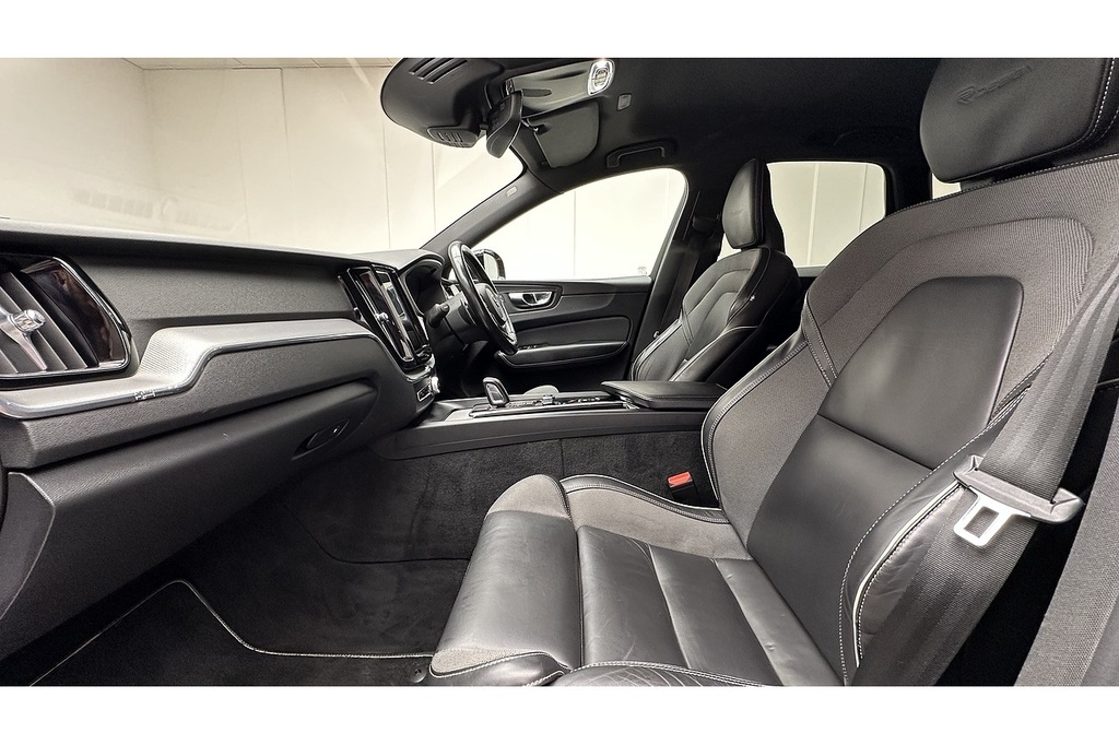 Volvo XC60 B4 Mhev R-design KR69UYY Red #2
