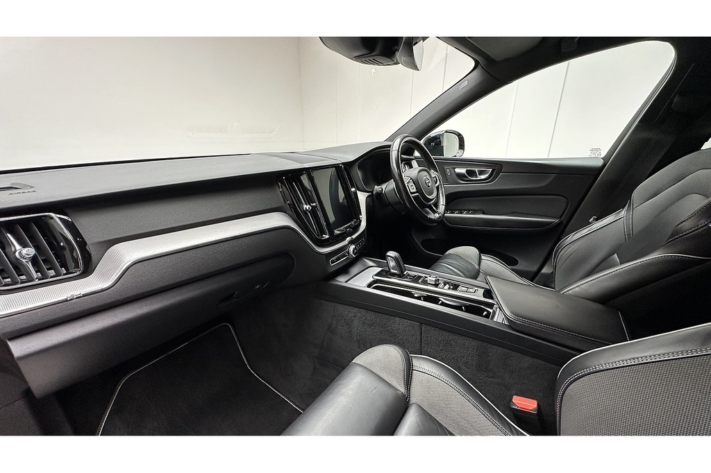 Volvo XC60 B4 Mhev R-design KR69UYY Red #3