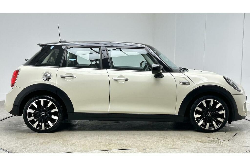 Mini Hatch Cooper S Exclusive LM70VCY White #3