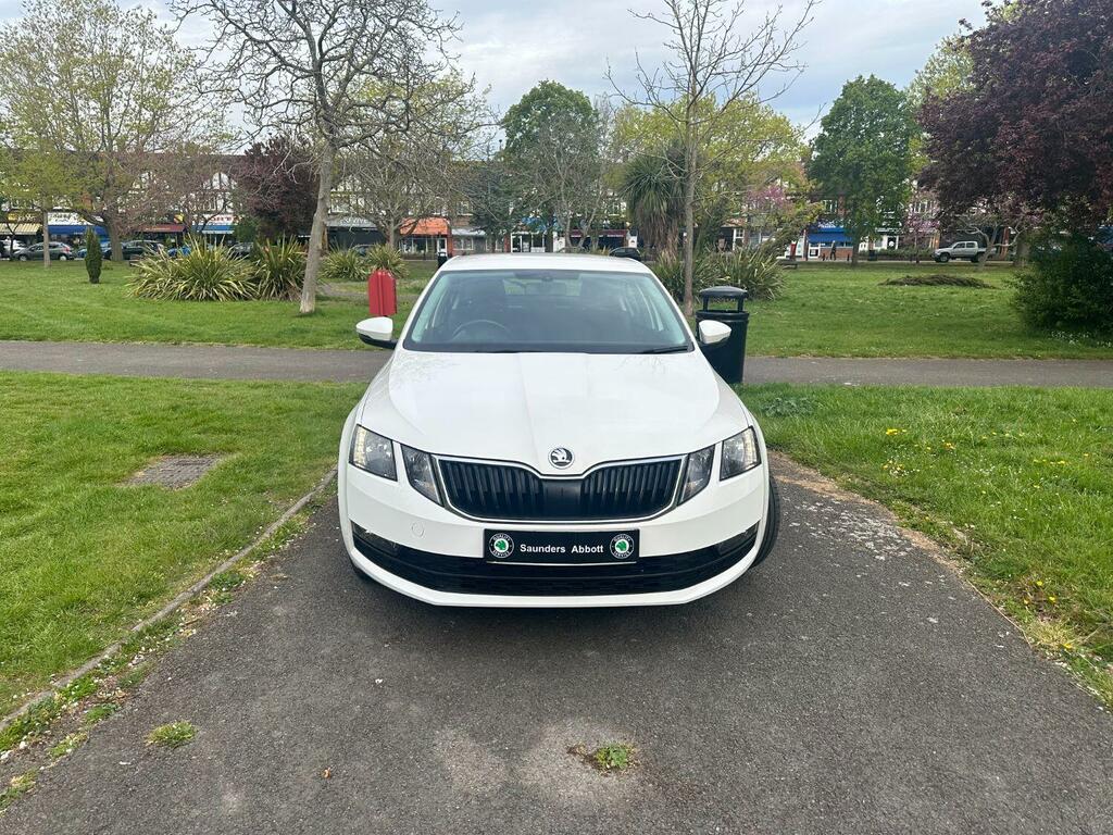 Skoda Octavia Hatchback 1.5 Tsi Act Se Technology 201919 DE19XYH White #2
