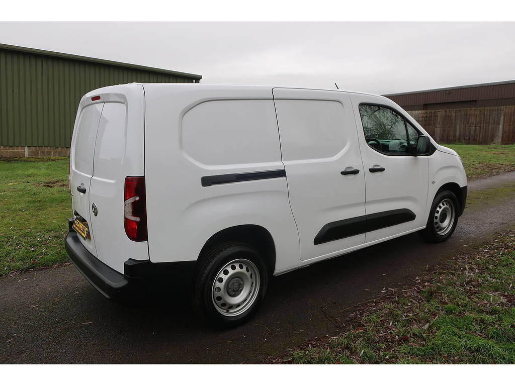 Vauxhall Combo 1.5 Turbo D 2300 Prime Panel Van 6Dr L DV24SNZ White #2